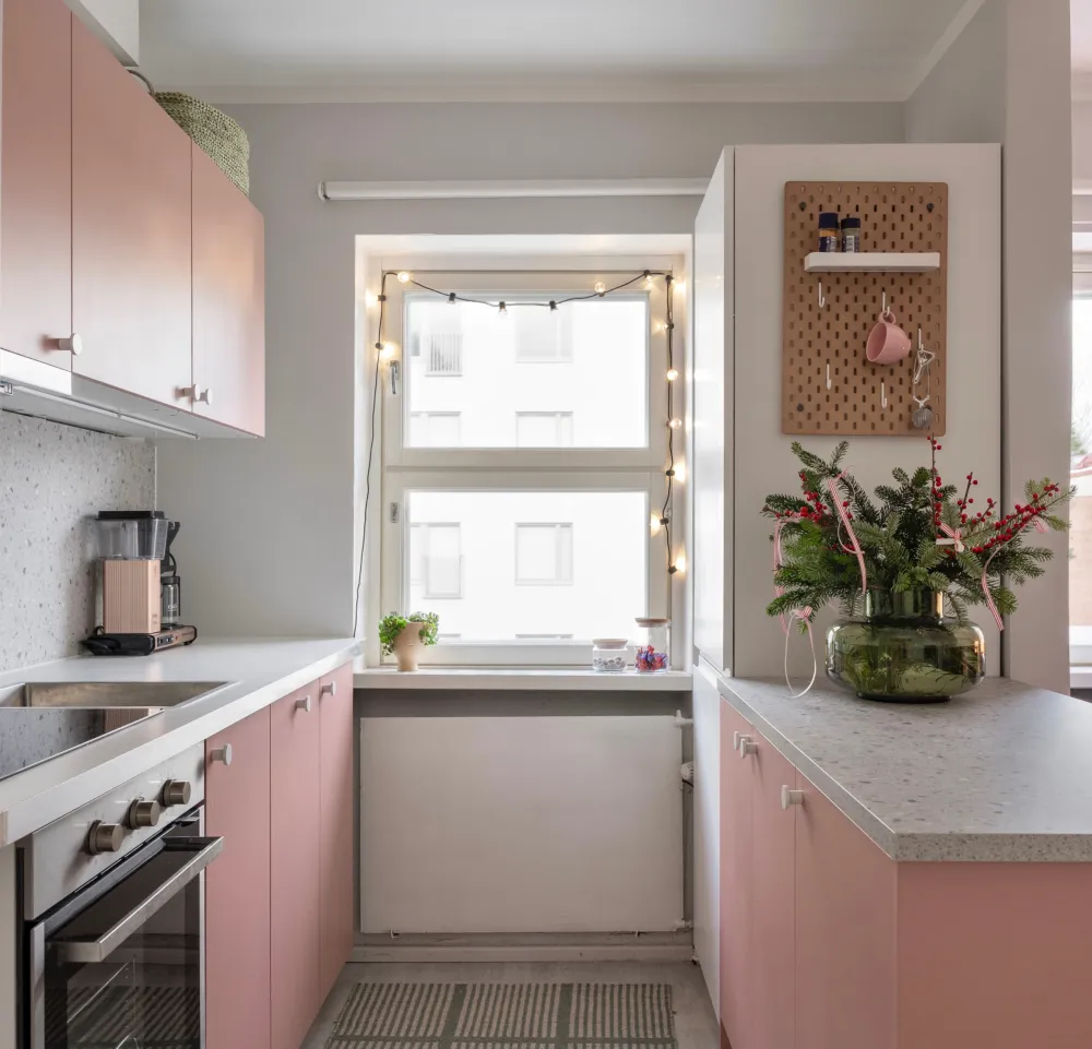 Vaaleanpunainen keittiö